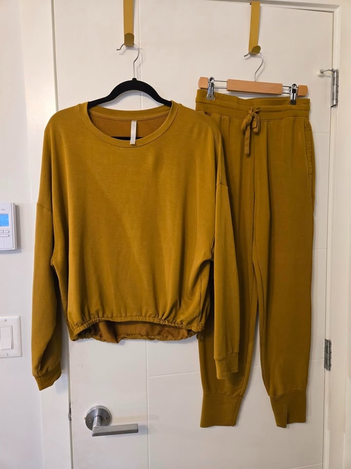 Womens Lounge Set Lot SMALL - photo 4