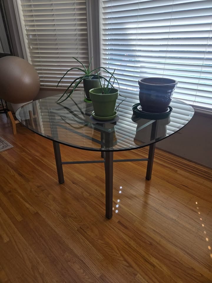 Glass rounded dining table with steel base - photo 3