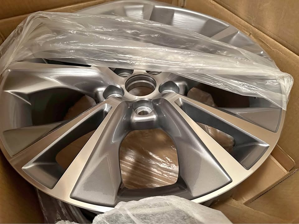 18” Wheel Rim for 14-19 Toyota Highlander (1 pc only)