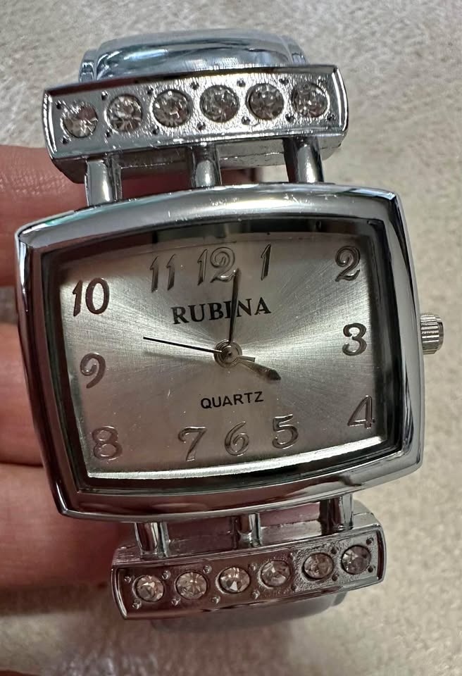 Rubina watch (needs battery)