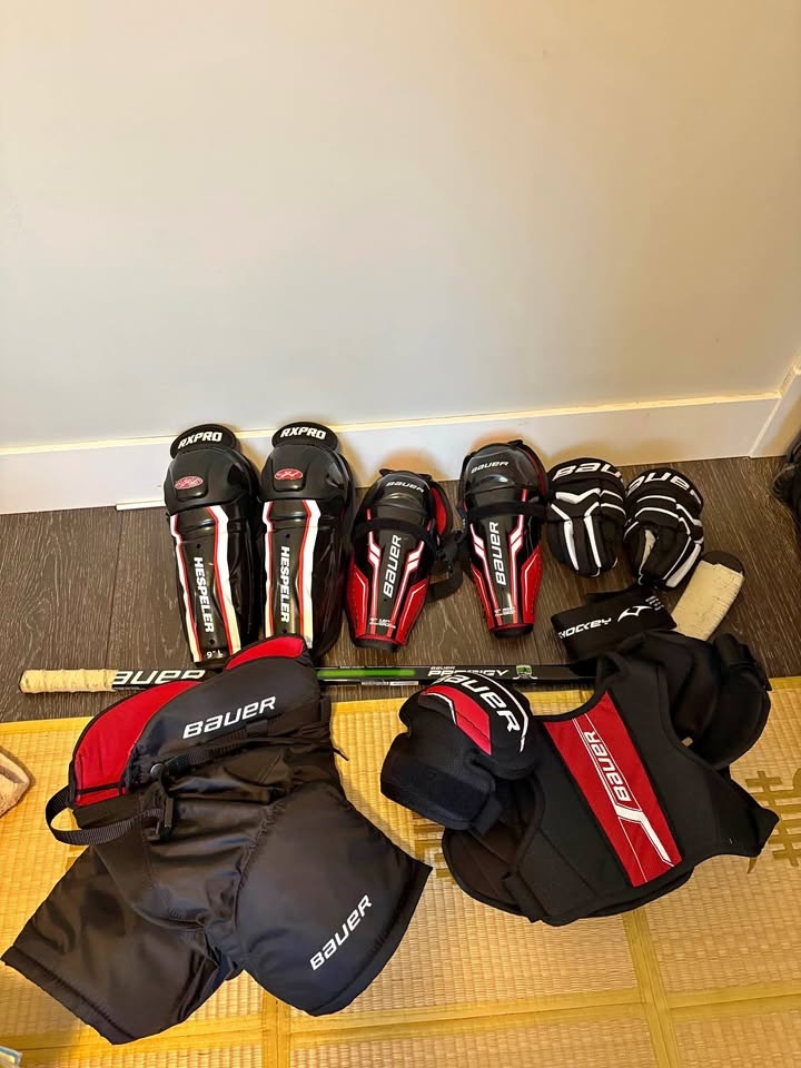 Kids Hockey glove and protective kit