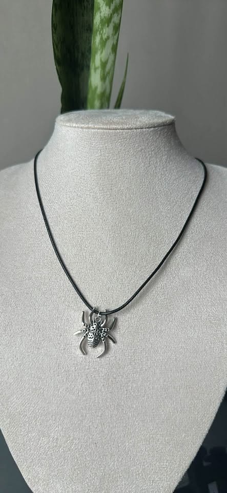 Eight-Legged Elegance Necklace - photo 2