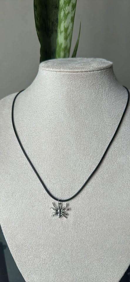 Eight-Legged Elegance Necklace - photo 4