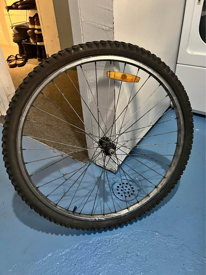 Bike front wheel 26x1.95