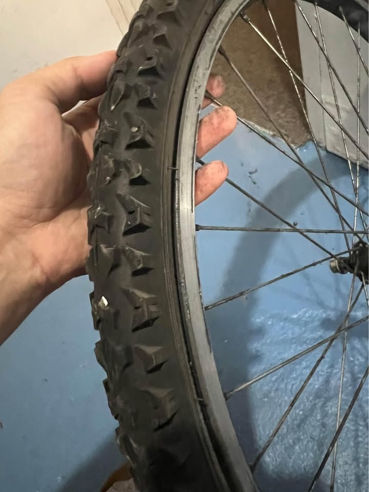 Bike front wheel 26x1.95 - photo 3