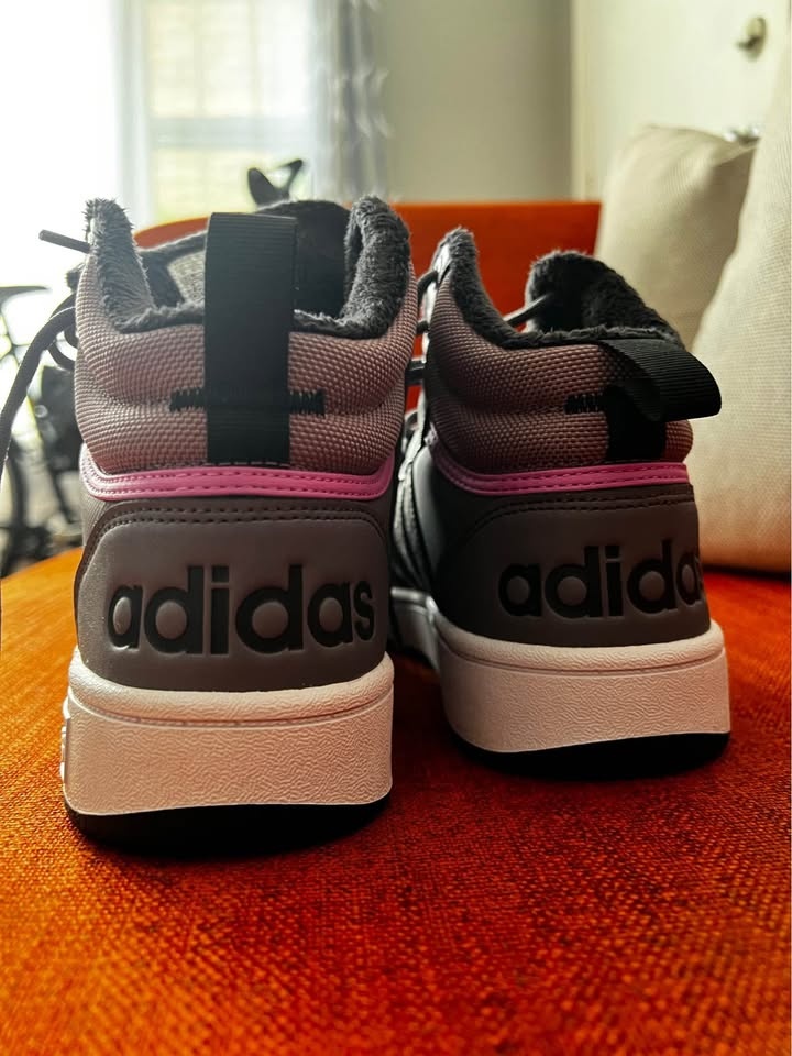 Adidas shoes for women brand new - photo 2