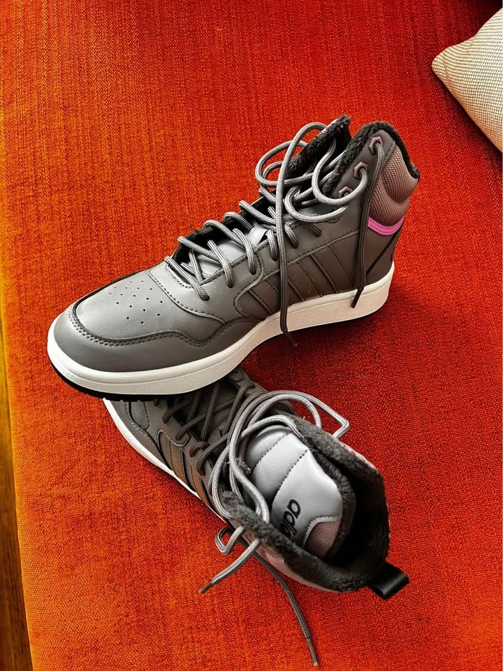 Adidas shoes for women brand new - photo 3