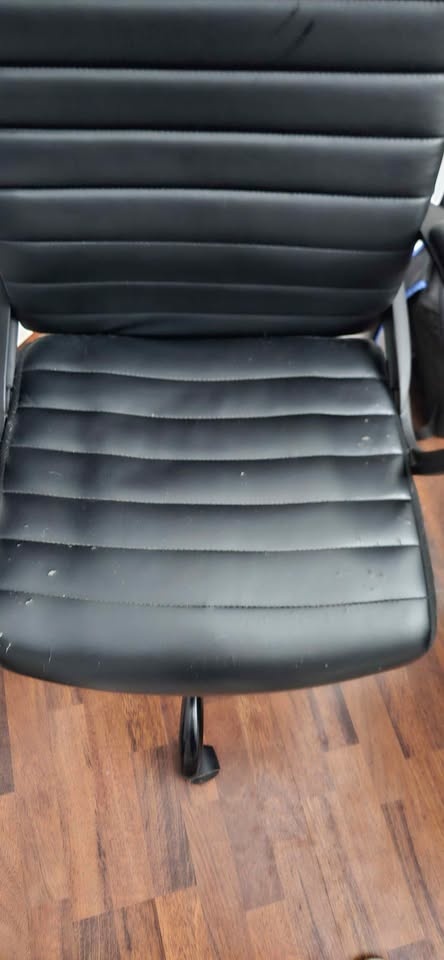 Black Office Chair - photo 2