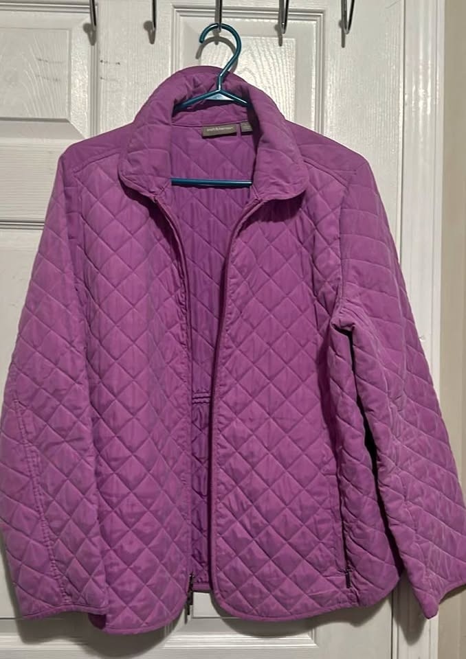 Croft & Barrow women's quilted vest (Size-L)