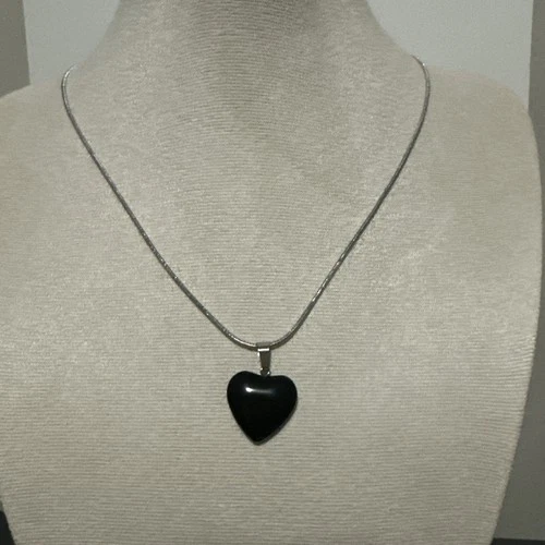 Black heart necklace