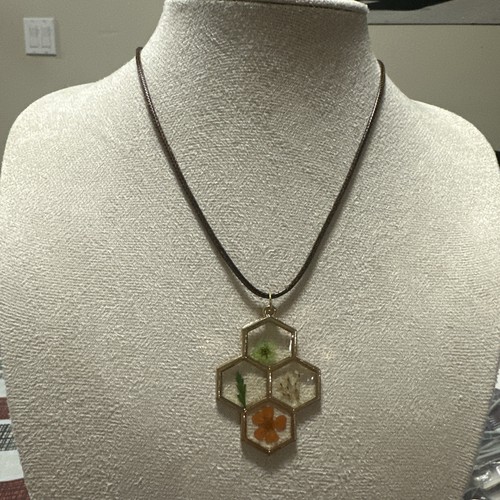 Honeycomb pendant necklace-pressed flower