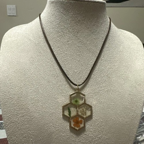 Honeycomb pendant necklace-pressed flower
