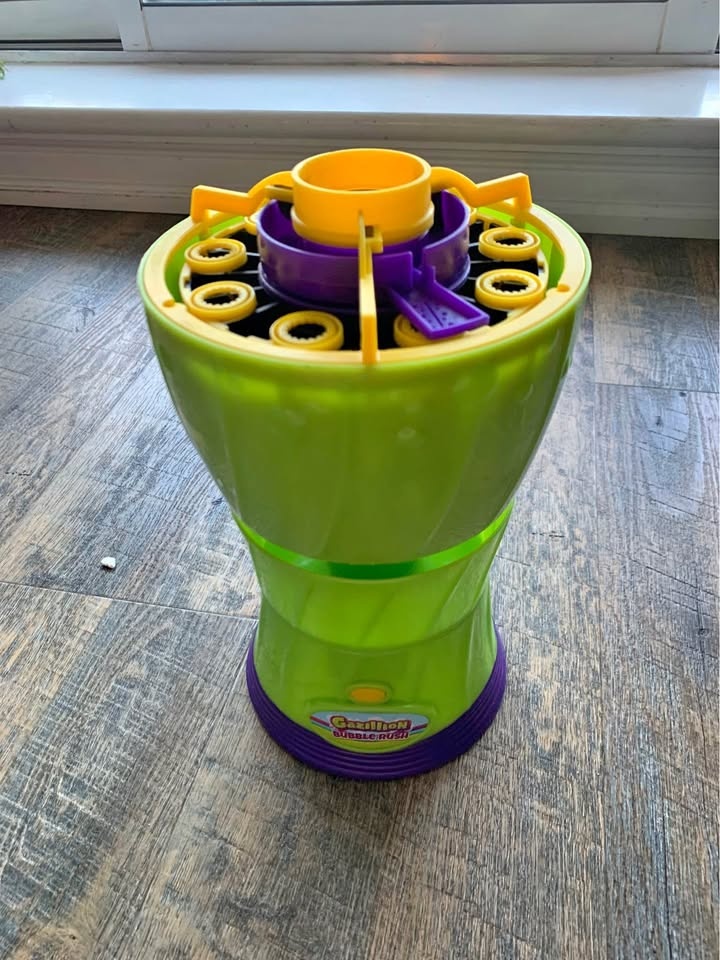 Gazillion bubble maker machine