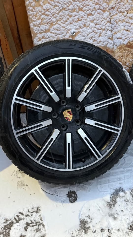 Porsch Taycan original rims with winter tires - photo 2