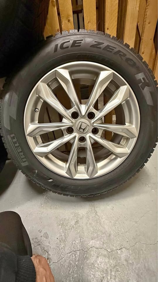 2025 Acura RDX/Honda CRV winter package 235/60R18