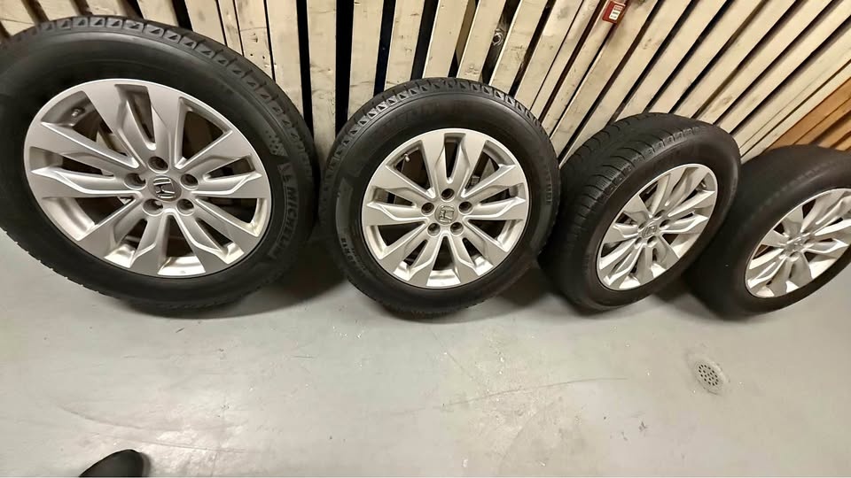 Honda Odyssey 235/60R 18 Michelin winter tires rims