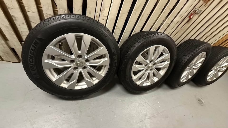 Honda Odyssey 235/60R 18 Michelin winter tires rims - photo 3