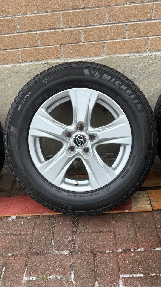 225/65R17 OEM RAV4 Rubbee tires and Michelin snow suv - photo 2