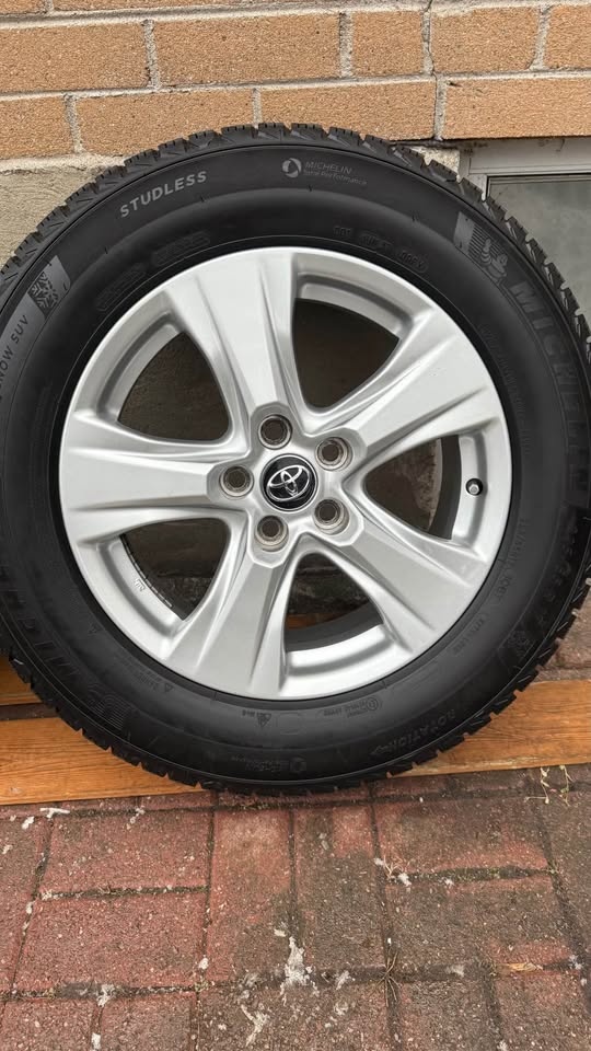 225/65R17 OEM RAV4 Rubbee tires and Michelin snow suv - photo 4