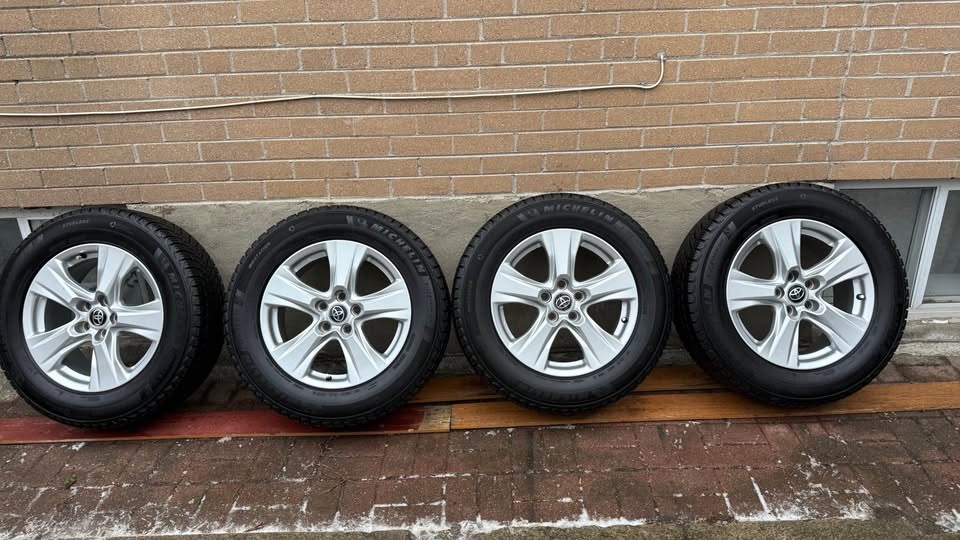 225/65R17 OEM RAV4 Rubbee tires and Michelin snow suv - photo 5