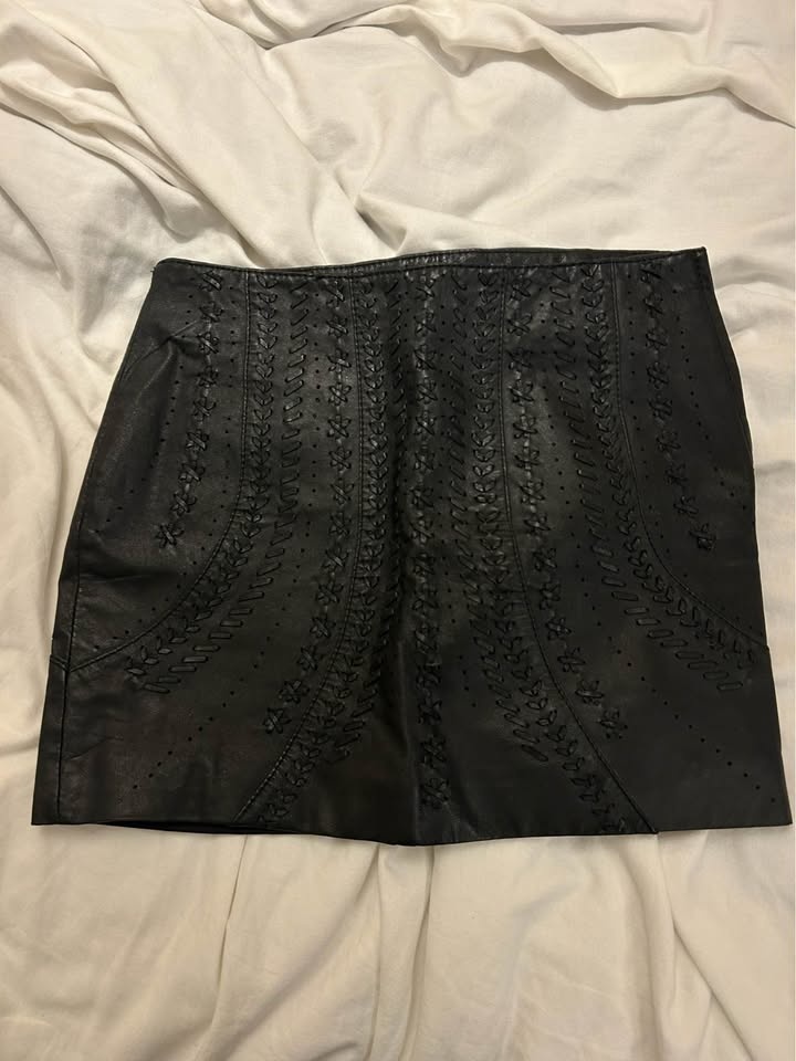 Vintage Danier Embroidered Mini skirt (2010s) - photo 2