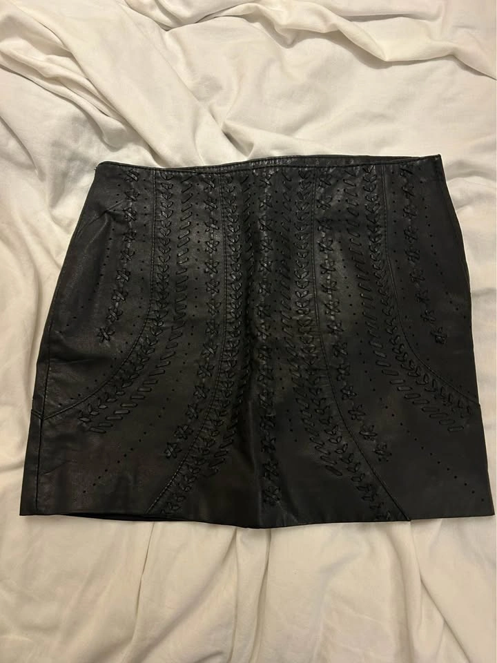 Vintage Danier Embroidered Mini skirt (2010s) - photo 2