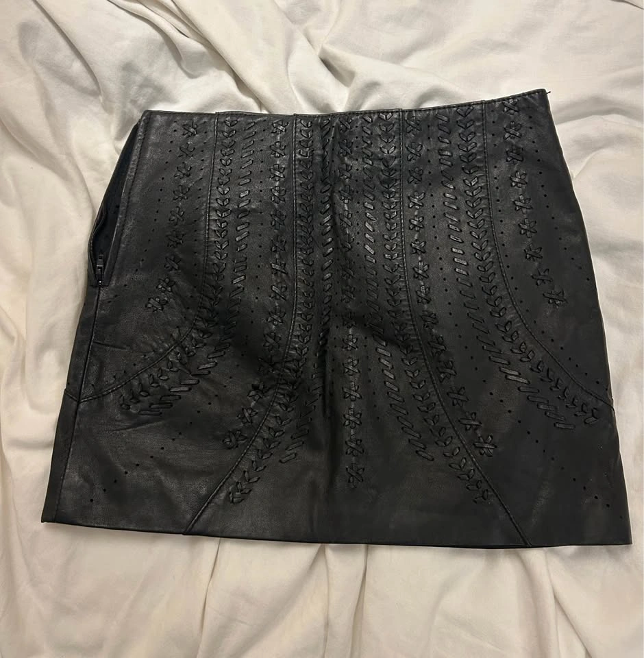 Vintage Danier Embroidered Mini skirt (2010s) - photo 3