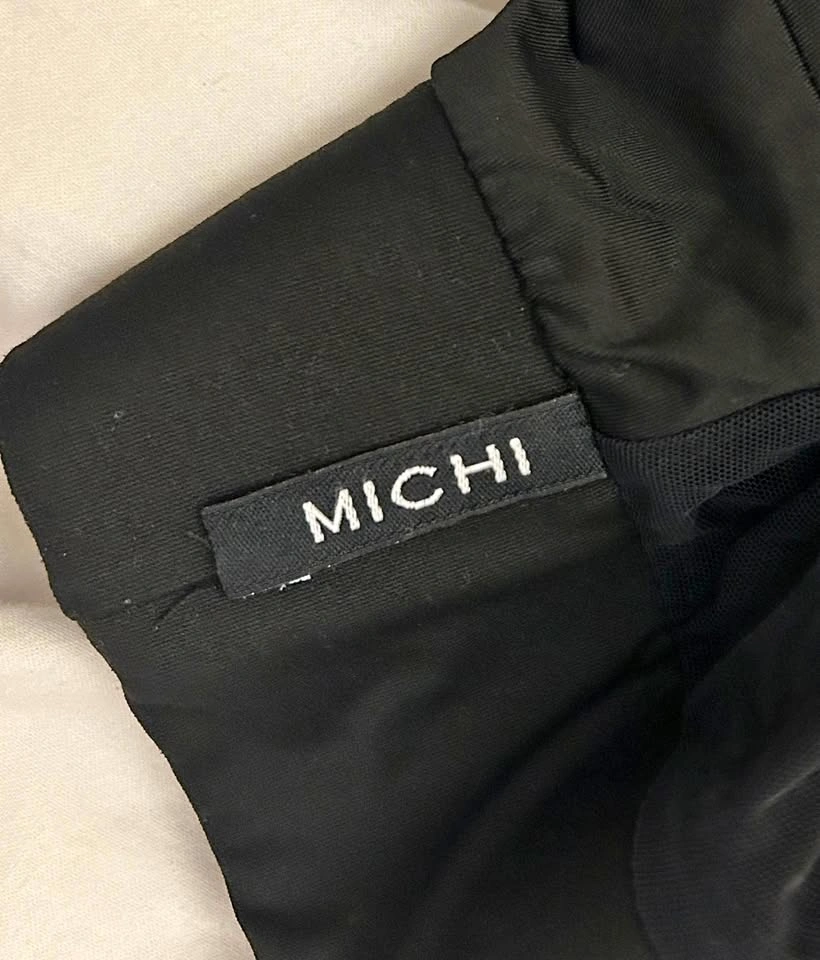 MICHINY - black long sleeve mesh Pilates cropped top