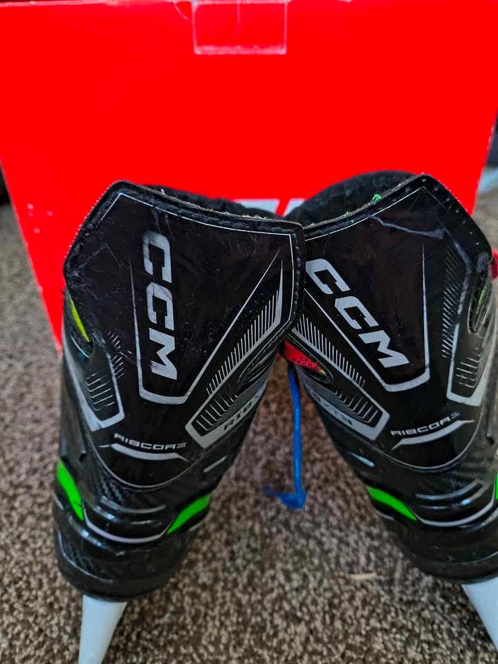 CCM Hockey skates - photo 5
