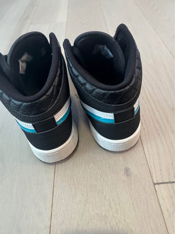 Kids Air Jordan 1 Mid – Size 5.5Y - photo 4