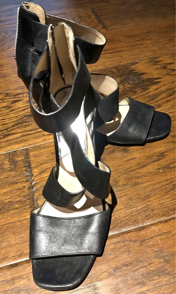 Michael Kors black leather sandals sz 7