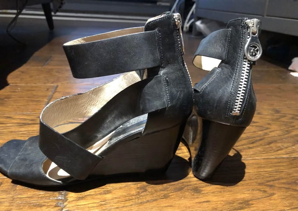 Michael Kors black leather sandals sz 7 - photo 3