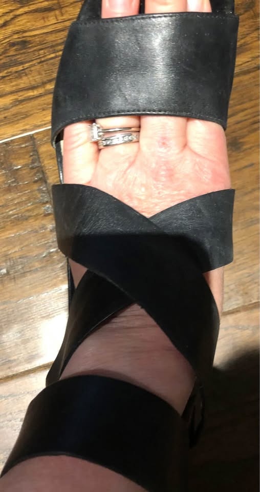 Michael Kors black leather sandals sz 7 - photo 5