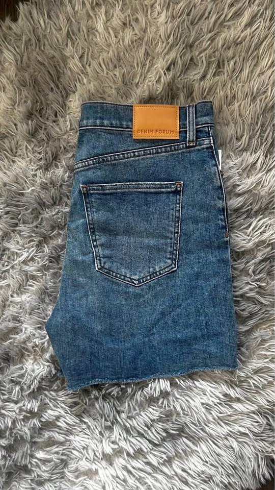 The '50s Arlo Hi Mid-thigh Denim Short by Aritzia Size 32