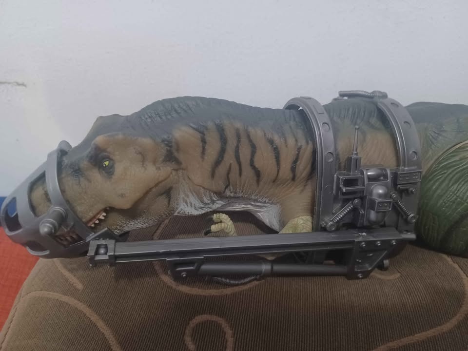 1997 Trasher T-rex The Lost World: Jurassic Park - photo 2