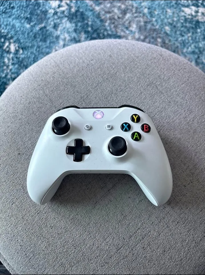 Xbox 1 controller thumbnail