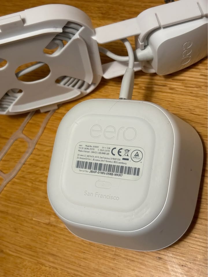 eero Mesh Wi-Fi System (2nd Gen) with socket organizer - photo 2