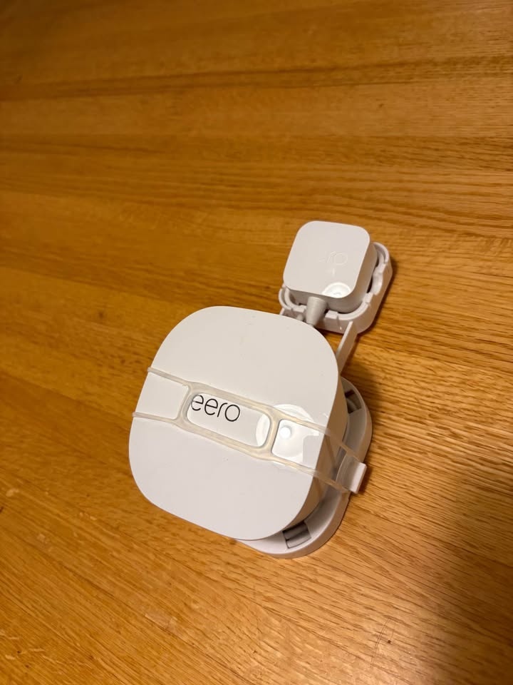 eero Mesh Wi-Fi System (2nd Gen) with socket organizer - photo 3