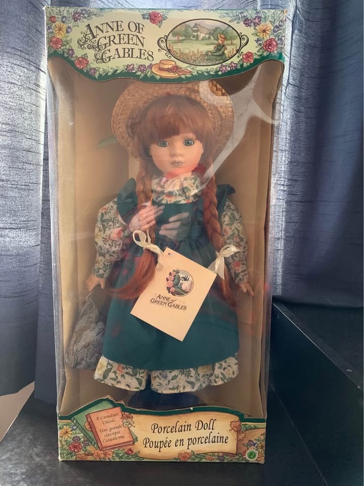 Anne of Green Gables porcelain doll - photo 3