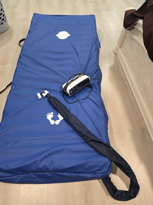 Vive 8” hospital-grade air mattress with pump