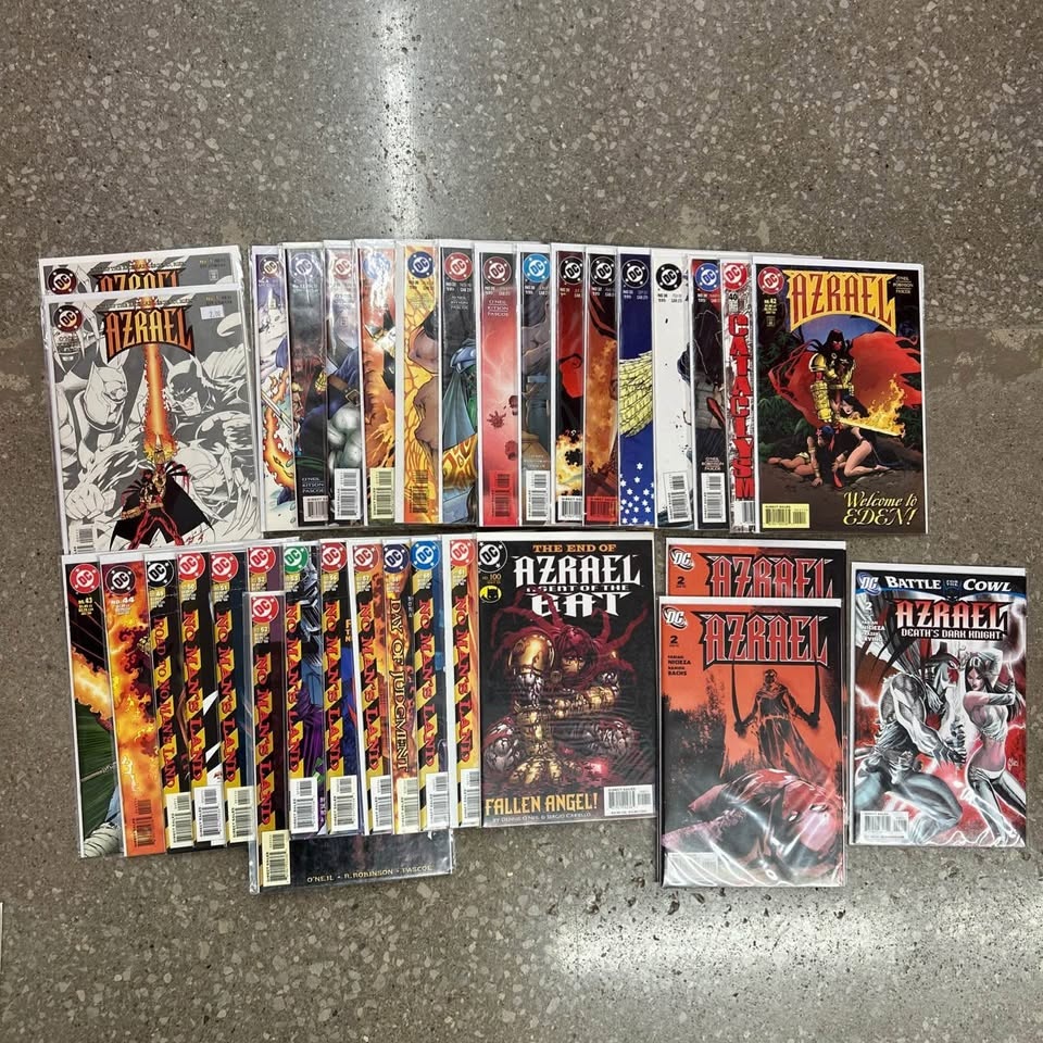 Box 32: 73 Comics- Azrael, Batgirl, Batman Dark Knight - photo 2