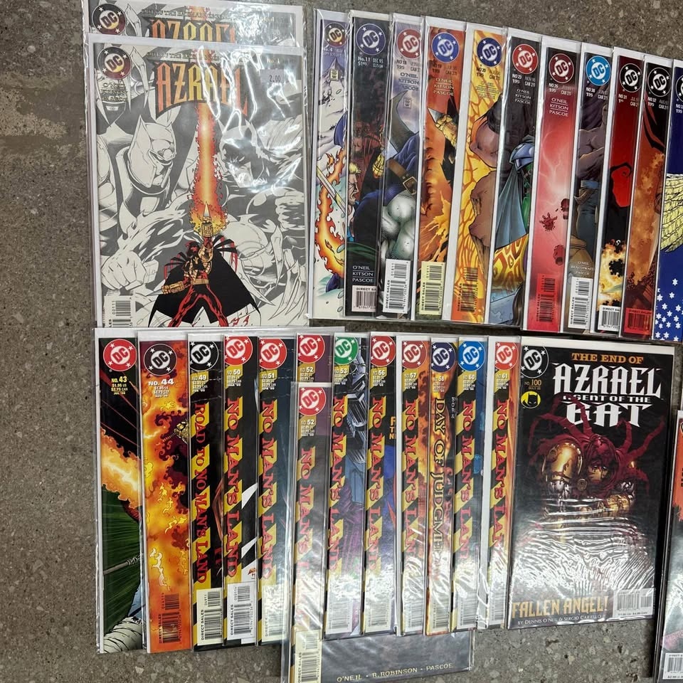 Box 32: 73 Comics- Azrael, Batgirl, Batman Dark Knight - photo 3