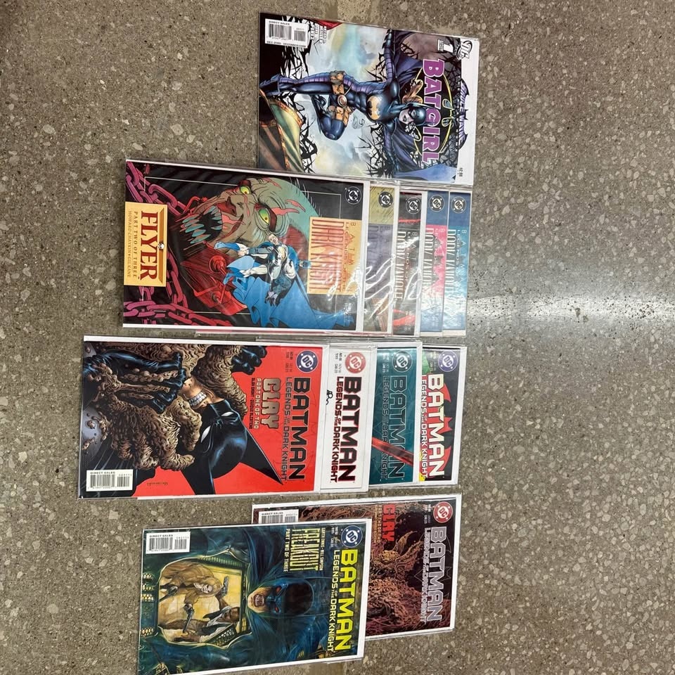 Box 32: 73 Comics- Azrael, Batgirl, Batman Dark Knight - photo 5