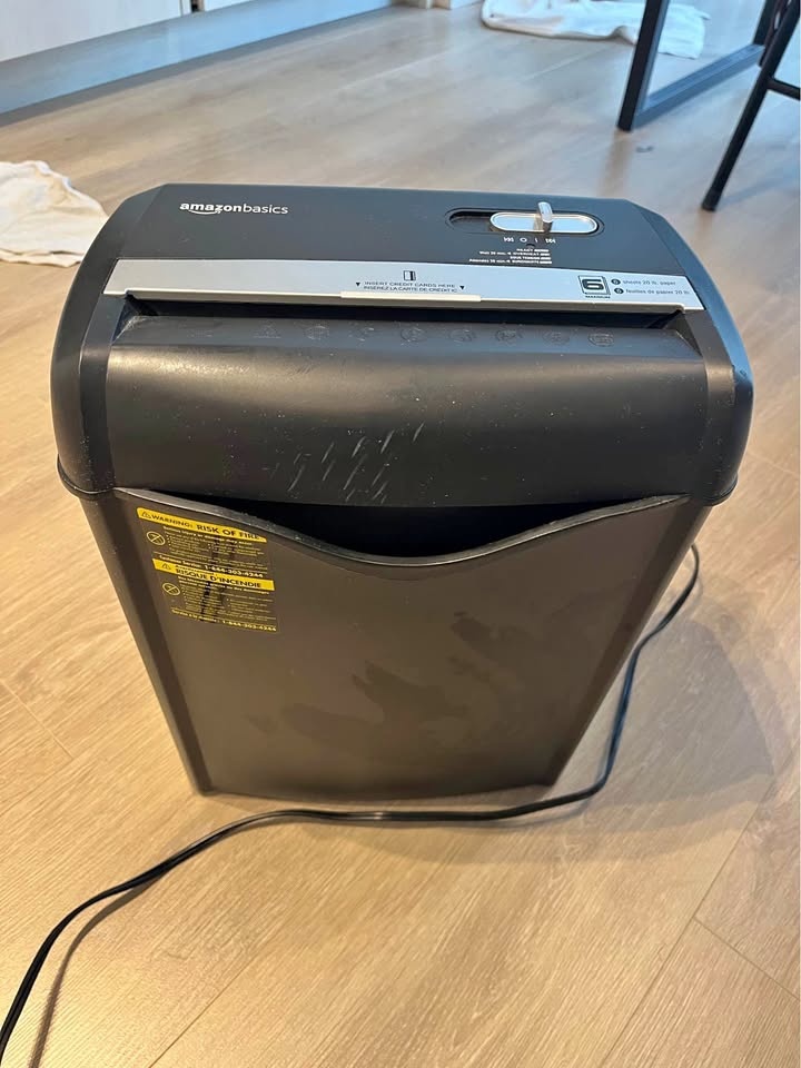 AmazonBasics 6-Sheet Cross-Cut Paper Shredder
