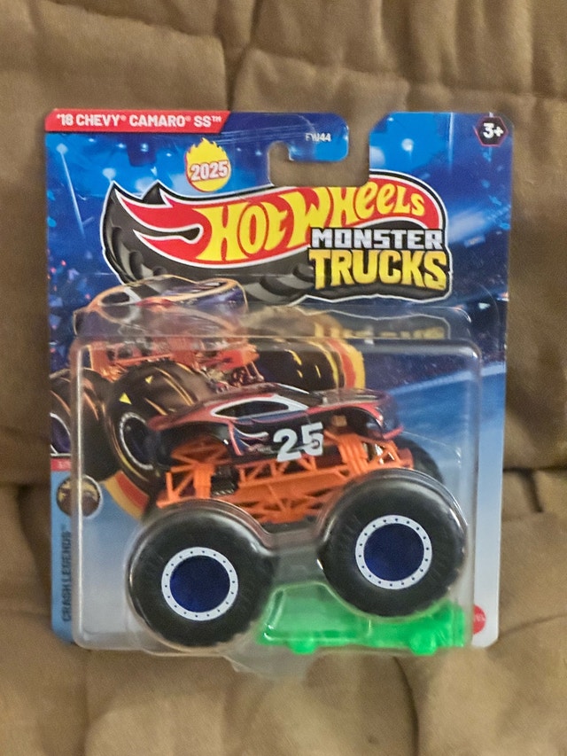 Hot Wheels 16 Chevy Camaro