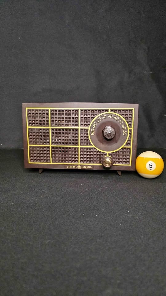1955 General Electric Antique Tube Radio Model 419