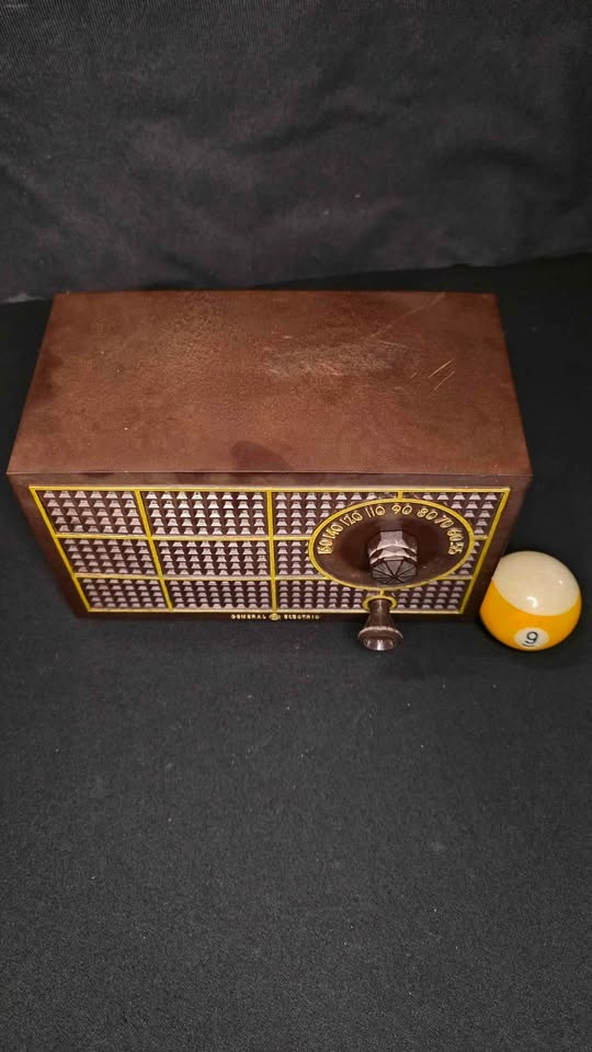 1955 General Electric Antique Tube Radio Model 419 - photo 4