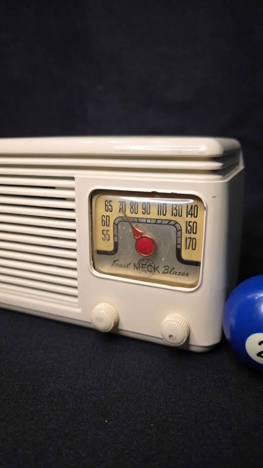1948 Meck Trailblazer Antique Midget Tube Radio - photo 2