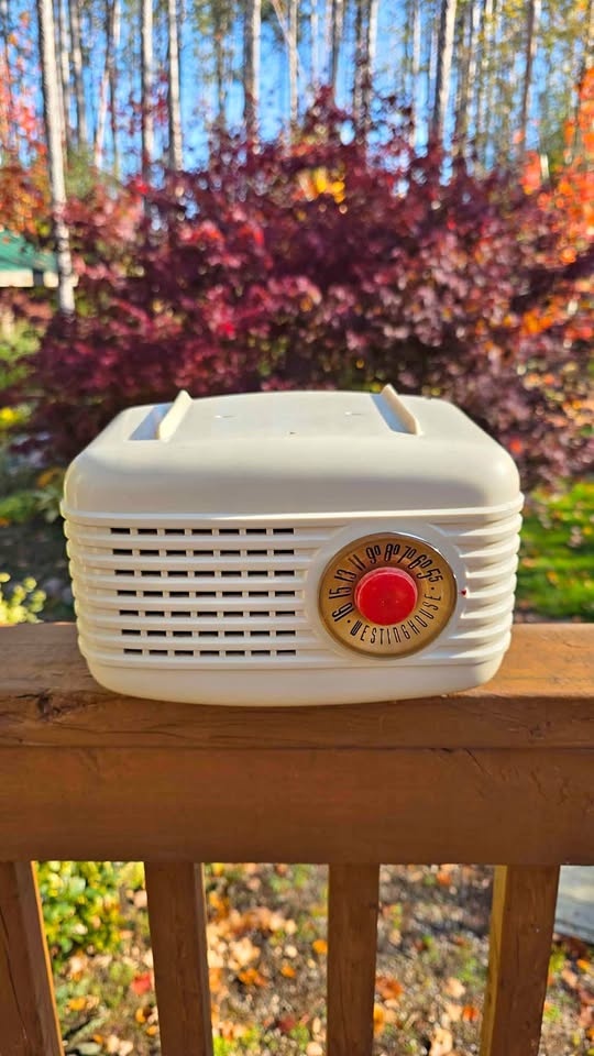 Westinghouse Antique Bakelite Tube Radio model 501