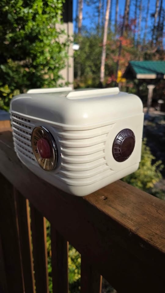 Westinghouse Antique Bakelite Tube Radio model 501 - photo 3